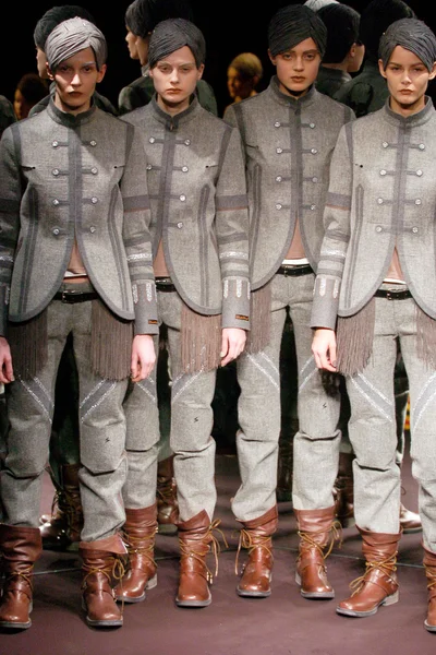 Look 49